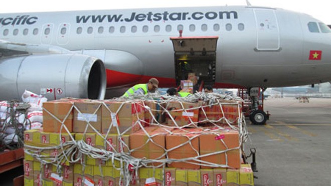 Giám sát an ninh một năm hành khách tung tin có mìn trong hành lý Hôm 6/1, hành khách của Jetstar Pacific "dọa" có mìn trong hành lý khi làm thủ tục (ảnh minh họa)