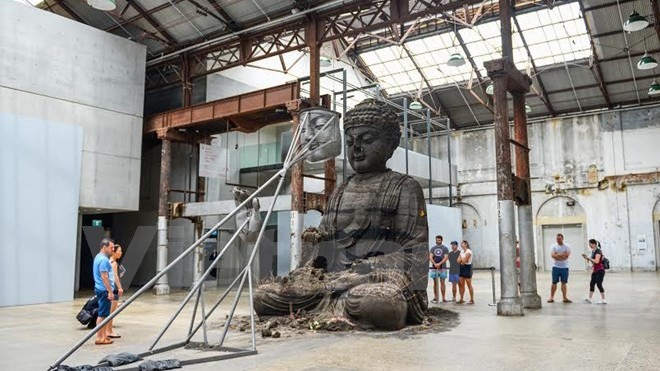 Trưng bày pho tượng Phật làm từ 20 tấn tro hương Tượng Phật Sydney khổng lồ làm từ 20 tấn tro hương. (Ảnh: Quang Minh/Vietnam+)