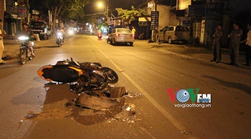 TPHCM: Hai vợ chồng bị húc bay lên nắp ca-pô, bất tỉnh Hiện trường vụ tai nạn