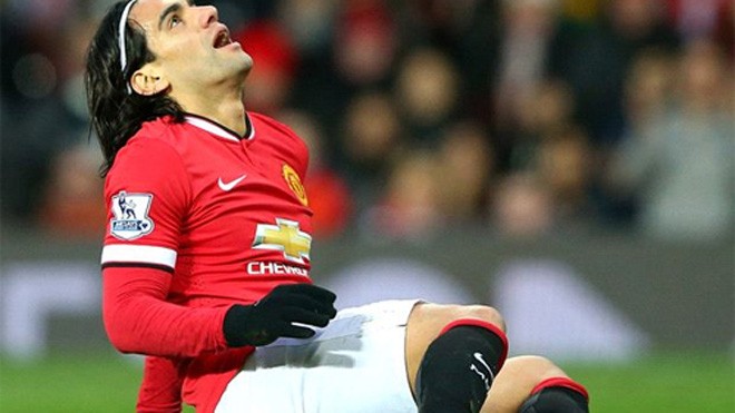 Van Gaal bị chê không biết cách sử dụng Falcao Falcao đang chật vật hòa nhập với Van Gaal và Man Utd. Ảnh: Reuters