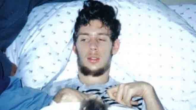 Cuộc sống khốn quẫn của người mắc kẹt trong cơ thể Trong 12 năm, Martin Pistorius không thể cử động hay giao tiếp dù anh hoàn toàn tỉnh táo. Ảnh: Mirror