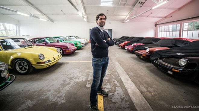 Người đàn ông phục chế hàng trăm xe Porsche Manfred Hering và những chiếc Porsche mà anh phục chế.