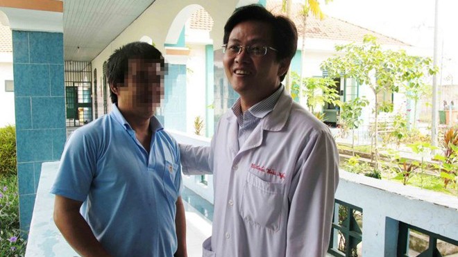 Muôn kiểu hoang tưởng của 'đại ca' ở trại cai nghiện Bác sĩ Nghĩa và học viên cai nghiện bị ảo giác.