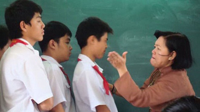 Tự sự về nghề giáo... tụt hạng Ảnh minh họa. Một vụ bạo lực học đường gây xôn xao dư luận năm 2012.