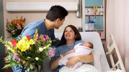 Người mang thai hộ cùng hưởng chế độ thai sản Luật BHXH sửa đổi năm 2014 quy định nhiều điểm có lợi hơn cho người lao động. (Ảnh minh họa)