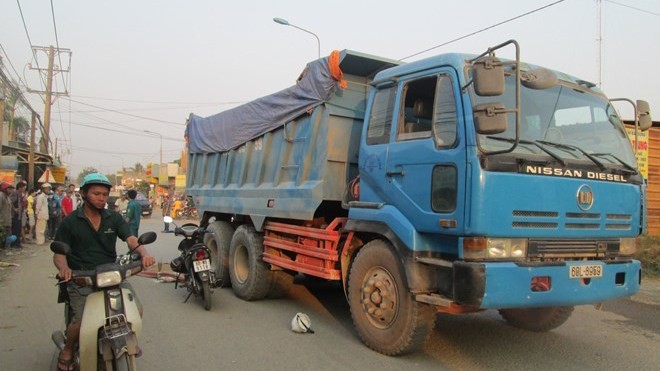 Đi đón cháu, ông bị xe ben cán tử vong Hiện trường vụ tai nạn.