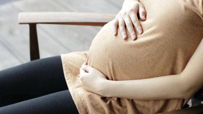 Vô sinh, sảy thai liên tiếp nên nghĩ đến bệnh tuyến giáp Sảy thai nhiều lần hoặc khó có con có thể là hệ quả của bệnh ở tuyến giáp. Ảnh: thyroid.about.com.