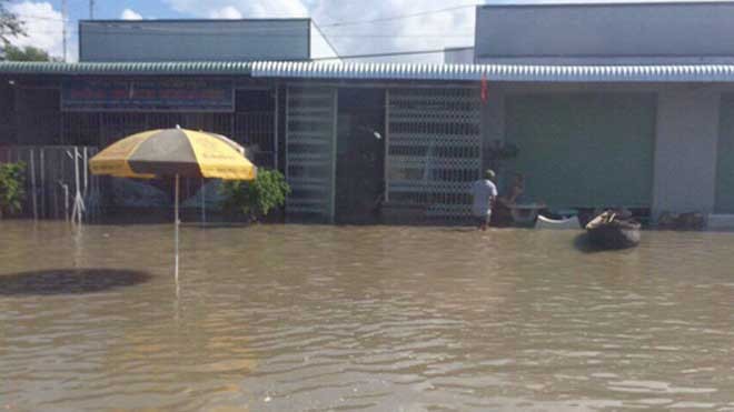 Người đàn ông bị lũ cuốn trôi khi băng suối về nhà Mưa lũ gây ngập nhiều nhà dân huyện Bắc Bình. Ảnh: Hải Hà.