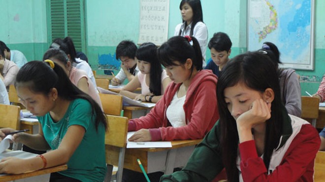 Lò luyện “hồi sinh” dạy thi trắc nghiệm Nhiều thí sinh tìm đến các trung tâm luyện thi để tiếp cận với phương pháp thi mới (ảnh minh họa). Ảnh: Tùng Anh