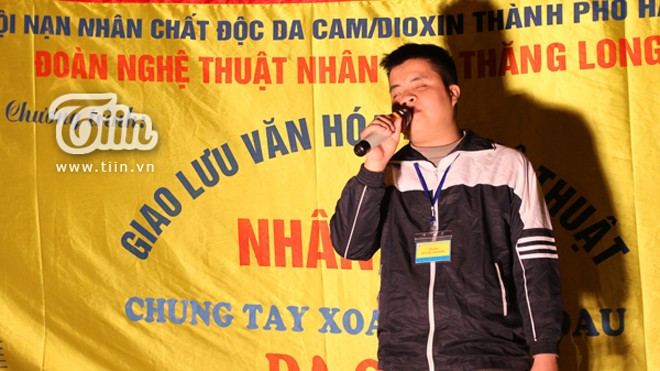 Chàng khiếm thị: Xuống sân khấu mới biết là Mỹ Tâm, gọi điện khoe ngay với bố mẹ Nguyễn Đức Mạnh - chàng trai song ca cùng ca sĩ Mỹ Tâm