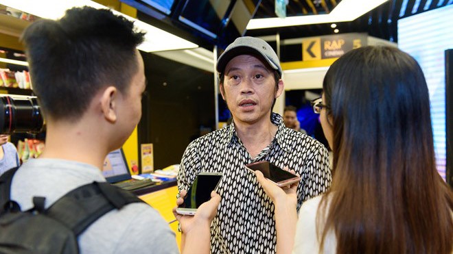 Hoài Linh: 'Tôi bị mất ngủ, phải uống thuốc thường xuyên' Hoài Linh: 'Tôi bị mất ngủ, phải uống thuốc thường xuyên'