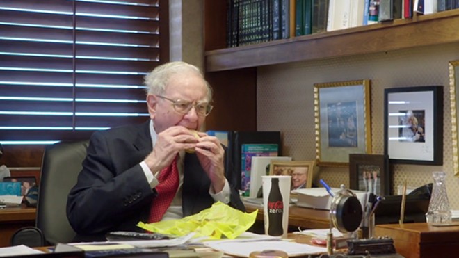 Bữa sáng 3 USD của Warren Buffett Warren Buffett thường ăn đồ ăn nhanh vào bữa sáng. Ảnh: HBO