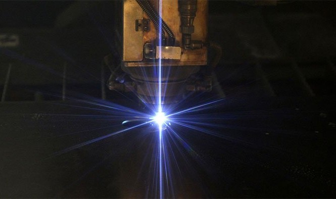 Siêu súng laser công suất 1000W đã ra đời, mạnh gấp 10 lần tiêu chuẩn thường Công nghệ được áp dụng ở đây sẽ mở đầu cho nhiều khía cạnh mới trong lĩnh vực năng lượng laser.