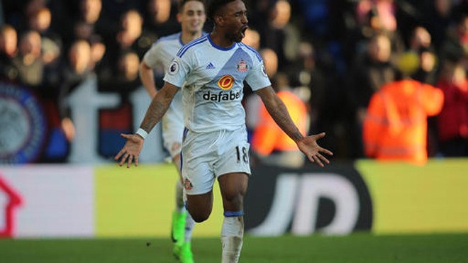 7 cầu thủ 'gánh cả đội bóng' giỏi nhất Premier League Ra sân đủ 24 trận từ đầu mùa, Defoe ghi 14 bàn trong 11 trận