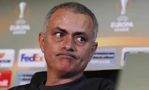 Mourinho lo lắng về lịch thi đấu của Man Utd Mourinho trong buổi họp báo trước trận gặp Saint-Etienne. Ảnh: Reuters.