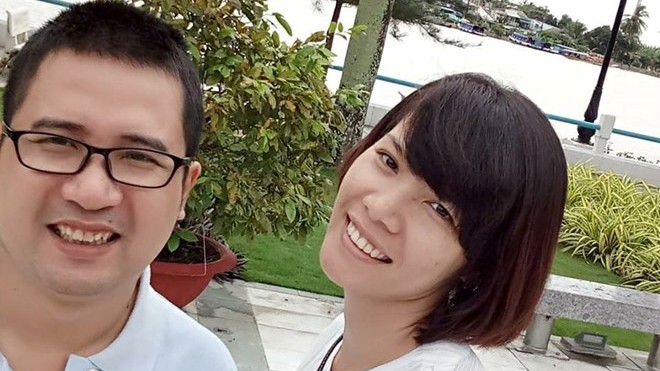 Phát thanh viên ‘nổi tiếng không nổi hình’ qua đời ở tuổi 32 PTV Trần Viết Duy và vợ. Ảnh: FB vợ cố PTV Trần Viết Duy.