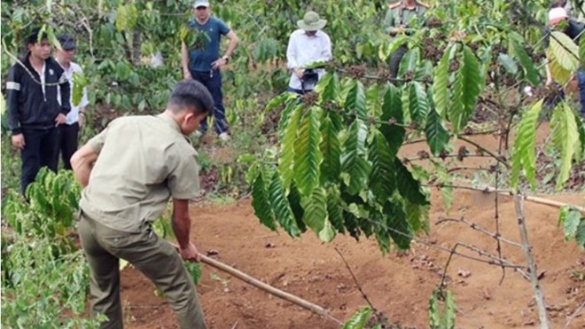 Người vợ cùng nhân tình phi tang xác chồng bị khởi tố Cơ quan chức năng khai quật thi thể nạn nhân
