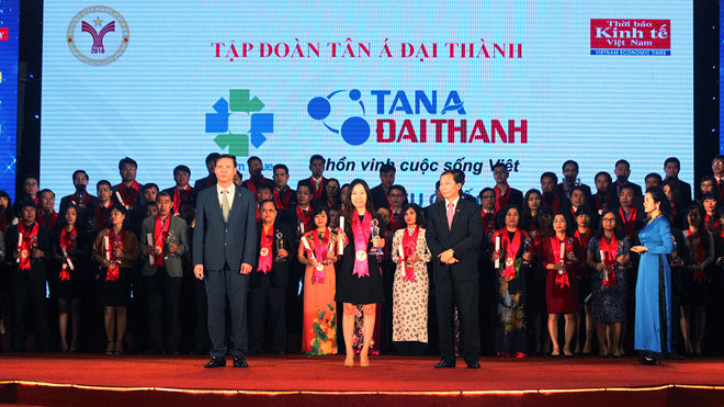 Tân Á Đại Thành nhận giải Thương hiệu mạnh Việt Nam lần thứ 7 Đại diện Tập đoàn Tân Á Đại Thành nhận giải thưởng Thương hiệu mạnh 2016
