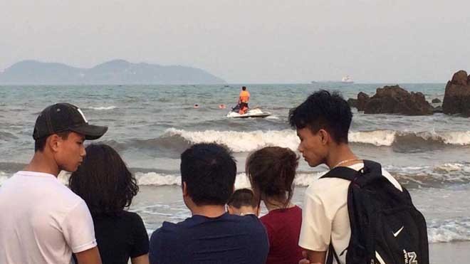 Nghệ An: Nghiêm cấm học sinh cuối cấp đi dã ngoại xa Hiện trường vụ hai học sinh bị sóng cuốn mất tích.