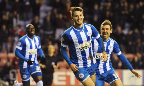 Cựu tiền vệ M.U lập hat-trick thần tốc ở Championship Powell trong màu áo Wigan. Ảnh: Reuters.