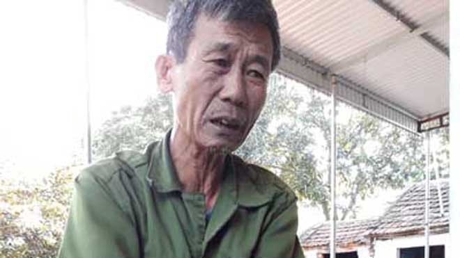 Không xem xét “trả lại” chủ tịch xã bị luân chuyển Ông Đặng Xuân Hải (thôn 7, xã Nga Bạch) trình bày nguyện vọng muốn chủ tịch Thu trở về công tác tại địa phương. Ảnh: Hoàng Lam