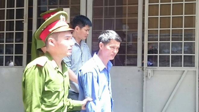 Bánh quế có nhân là… ma túy Hai bị cáo lãnh 34 năm tù vì hành vi mua bán ma túy. Ảnh: Tân Châu