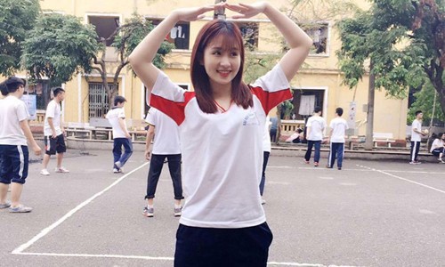 Nữ sinh được phong 'hot girl thể dục' vì quá xinh đẹp trong giờ học Bức ảnh "hot girl thể dục" hiện được chia sẻ trên nhiều diễn đàn.