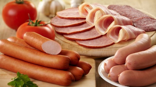 Những thực phẩm có khả năng gây ung thư mà bạn vẫn vô tư ăn mỗi ngày Các sản phẩm thịt chế biến sẵn từ lâu đã được cảnh báo là có nguy cơ gây ung thư
