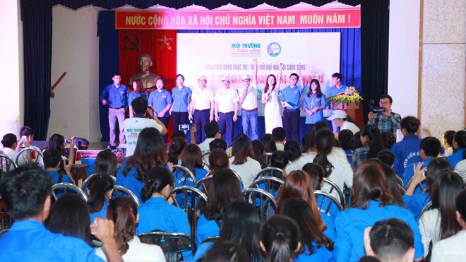 Phát động cuộc thi “Biến đổi khí hậu với cuộc sống” Gala phát động cuộc thi “Biến đổi khí hậu với cuộc sống” chủ đề: Lũ lụt hạn hán và hành động của chúng ta