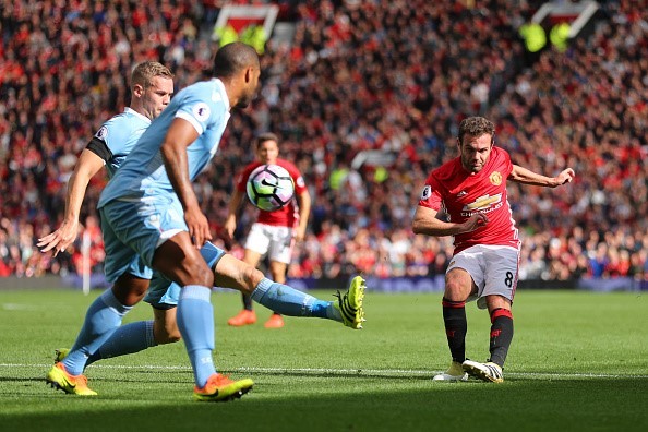 M.U vs Stoke City (1-1): 'Quỷ đỏ' bị níu chân Chơi trên sân nhà lại có lợi thế dẫn bàn nhưng M.U không giành được chiến thắng trước Stoke.