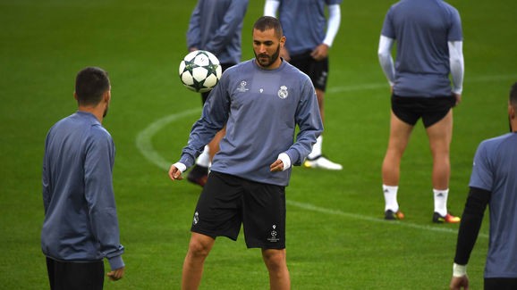 “Bão chấn thương” đỗ bộ, Real Madrid mất 7 trụ cột Benzema dính chấn thương ở trận gặp Eibar.