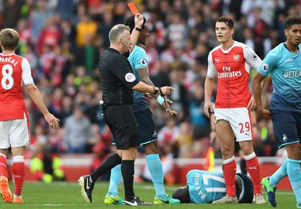 Bản tin Thể thao: Tân binh Arsenal trả giá đắt vì chơi xấu Granit Xhaka nhận thẻ đỏ vì chơi xấu.