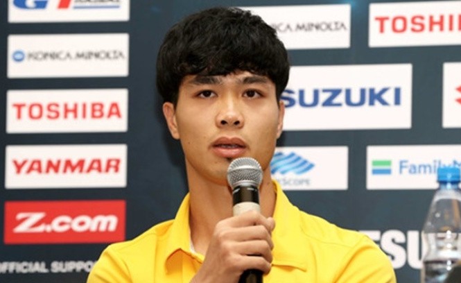 Bản tin Thể thao: Công Phượng bối rối vì bị so sánh với Messi Công Phượng bối rối vì bị so sánh với Messi.