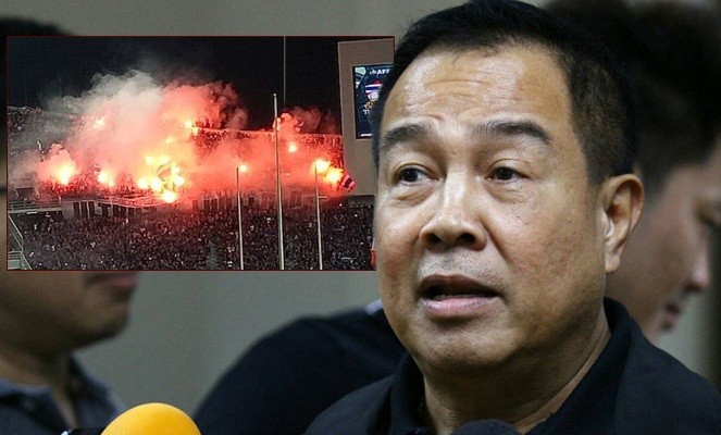 Sợ bị FIFA trừng phạt, Thái Lan truy tìm kẻ đốt pháo sáng Chủ tịch Somyot Poompanmoung quyết tìm ra những kẻ đốt pháo sáng.