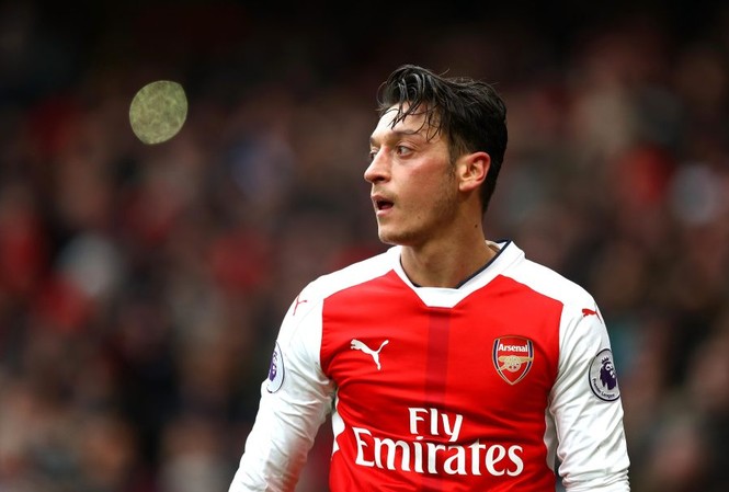 HLV Wenger lo ngay ngáy khi trò cưng 'tịt ngòi' HLV Wenger không hài lòng về phong độ của Mesut Ozil.
