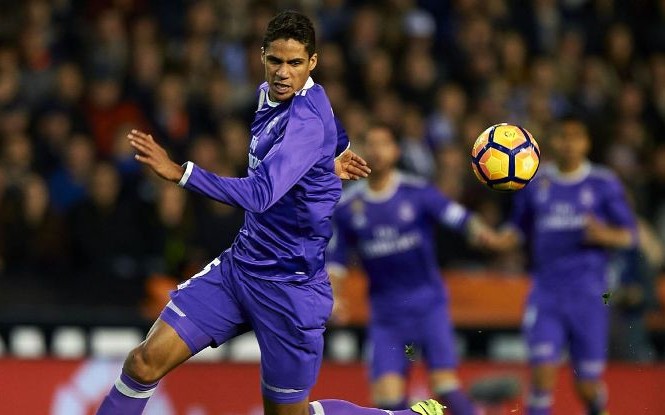 Real Madrid nhận tin 'sét đánh' về nhân sự Raphael Varane dính chấn thương nặng.