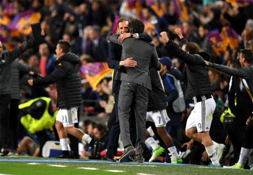Loại Barcelona, HLV của Juventus 'nổ' tưng bừng HLV Allegri hết lời khen ngợi hàng thủ Juventus.