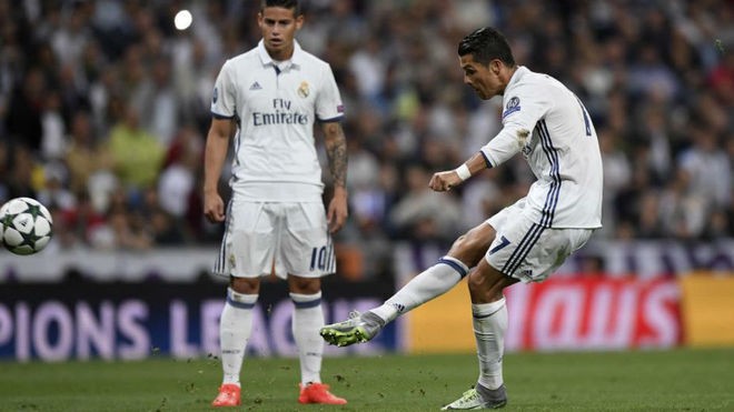 Real Madrid chào đón Ronaldo tái xuất Ronaldo sẽ tái xuất khi Real Madrid đấu APOEL Nicosia.