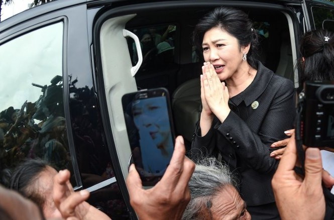 Đoàn xe tẩu thoát của cựu thủ tướng Yingluck tiến tới gần biên giới Campuchia Cựu Thủ tướng Thái Lan Yingluck Shinawatra vẫn được nhiều người dân Thái yêu mến. Ảnh: The Nation.