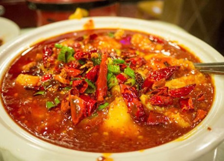 Bị sốt xuất huyết ăn những món này bệnh càng nặng Bị sốt xuất huyết cần kiêng ăn những đồ cay, nóng. Ảnh minh hoạ: Internet