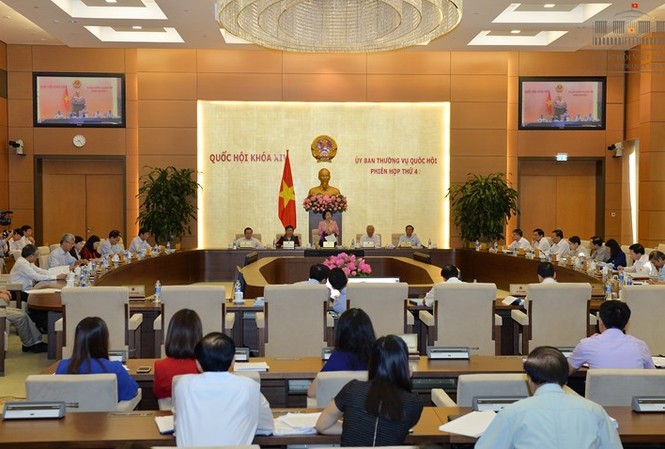 Chưa trình “một luật sửa nhiều luật” ra Quốc hội Uỷ ban Thường vụ Quốc hội đề nghị Chính phủ chuẩn bị lại dự án "một luật sửa nhiều luật"