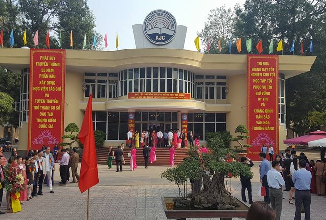 Học viện Báo chí và Tuyên truyền kỷ niệm 55 năm thành lập Sáng 2/4, Học viện Báo chí và Tuyên truyền kỷ niệm 55 năm thành lập.