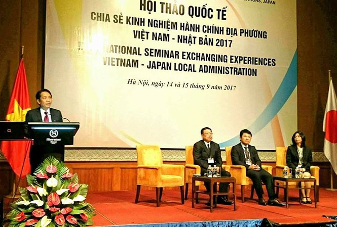 Nhật Bản sẽ đào tạo giúp Việt Nam 800 cán bộ hành chính Thứ trưởng Bộ Nội vụ Trần Anh Tuấn phát biểu tại hội thảo