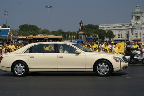 Đội xe của hoàng gia Thái Lan Limousine siêu sang Maybach 62 của nhà vua Thái Lan. Ảnh: The richest celebrities.