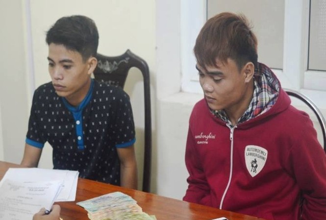 Chặn người phụ nữ đi đường để cướp 13 triệu đồng Hai đối tượng tại CQĐT.