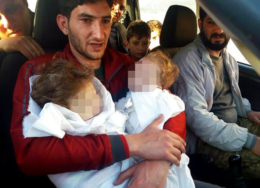 Nạn nhân tấn công hóa học ở Syria ủng hộ hành động của Mỹ Abdel Hameed Alyousef (29 tuổi) mất cả vợ và hai con trai song sinh trong vụ tấn công hóa học. Ảnh: AP