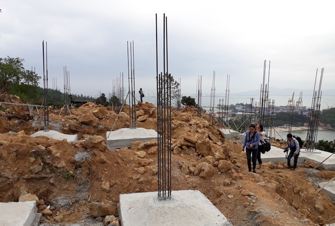 Đà Nẵng báo cáo Thủ tướng dự án ở bán đảo Sơn Trà 40 nền móng và trụ các biệt thự xây không phép tại bán đảo Sơn Trà. Ảnh: Nguyễn Thành