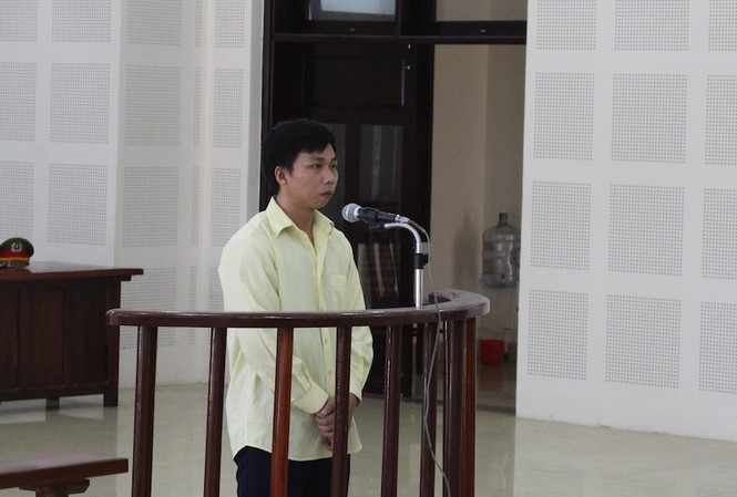 Kẻ “đâm em, hiếp chị” tại quán cà phê lĩnh án 30 năm tù Bị cáo Mạc Văn Nhân thừa nhận toàn bộ hành vi của mình tại tòa