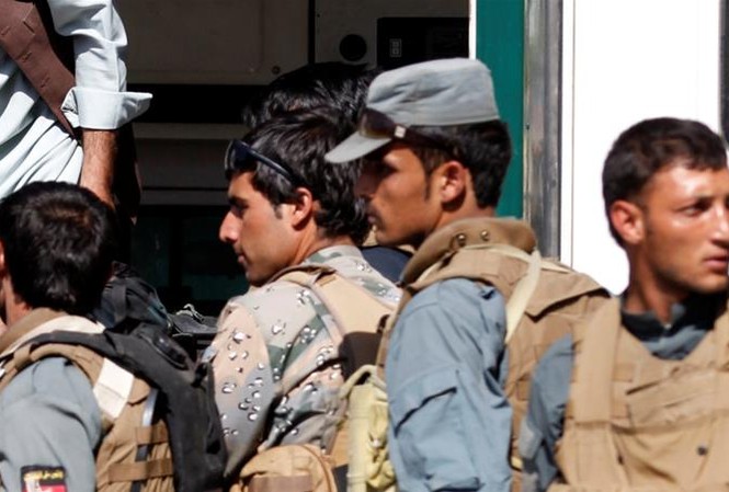 Đụng độ Taliban, ít nhất 20 cảnh sát thiệt mạng Cảnh sát Afghanistan được coi là mục tiêu tấn công thường xuyên của nhóm khủng bố Taliban. Ảnh: Reuters