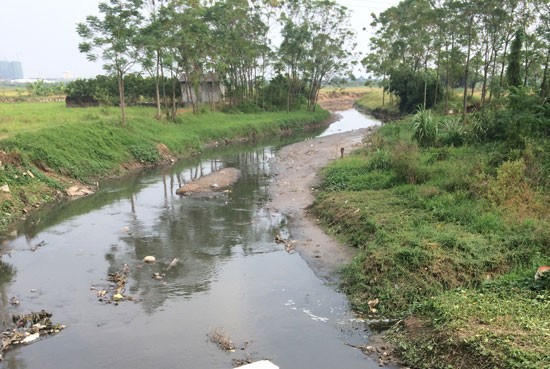 Kênh dài 10km bốc mùi hôi thối ở Hà Nội Kênh dài 10km bốc mùi hôi thối ở Hà Nội